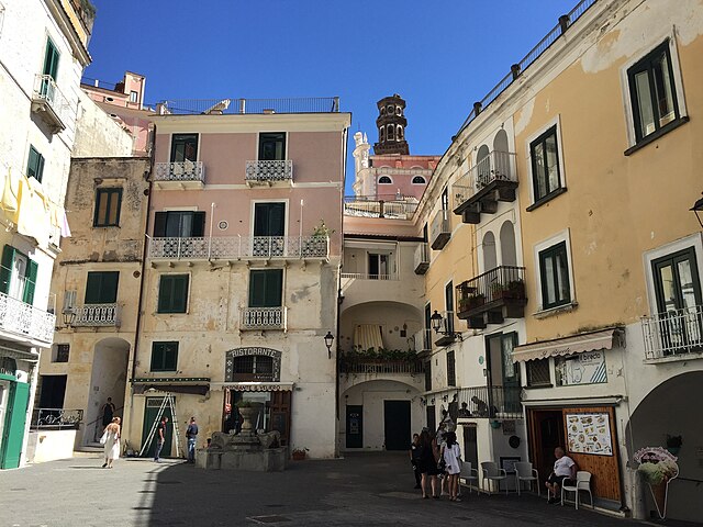 cote amalfitaine, atrani, place umberto premier